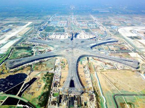 大兴机场配智能停车楼 首次引入机器人自动泊车