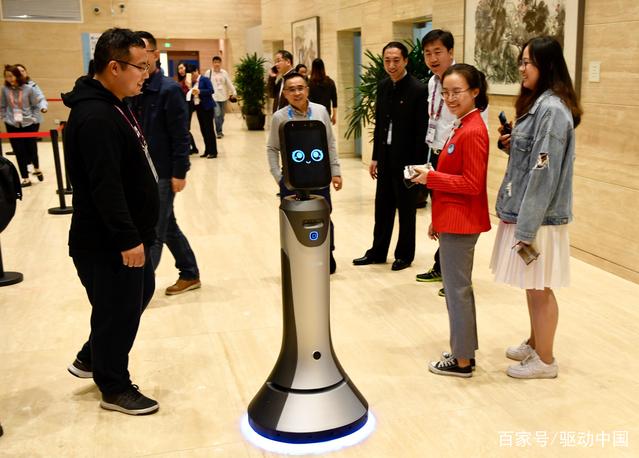 上海进博会超 5000进口产品首次亮相 猎豹AI机器人帮你选