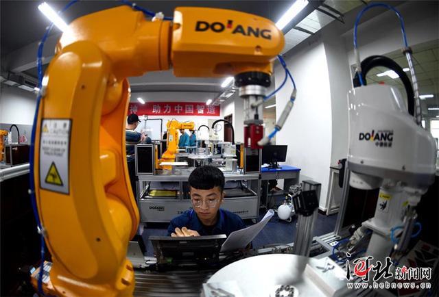 机器人来啦！第三届全国工业机器人技术应用技能大赛河北省选拔赛开赛