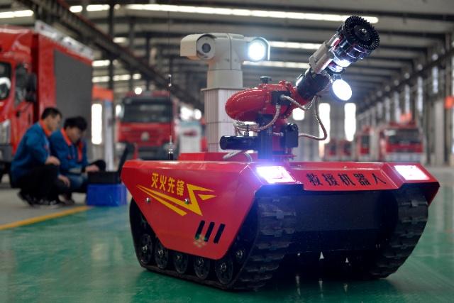 湖北：消防机器人上岗助力“智能化”灭火