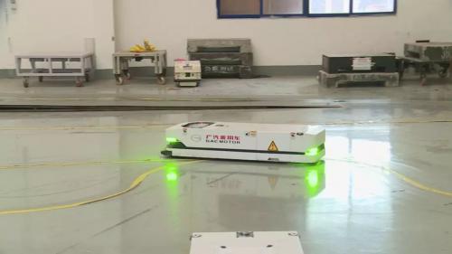 （珠西智造 装备未来）嘉腾机器人：新型物流机器人窥见未来无人工厂