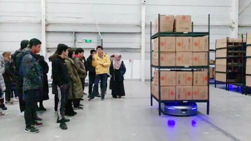 清华学生参观极智嘉智能仓储中心