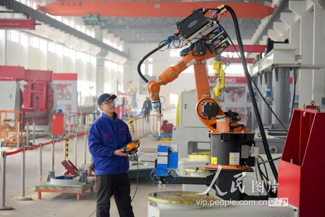 江苏徐州：智能机器人助推智能产业发展