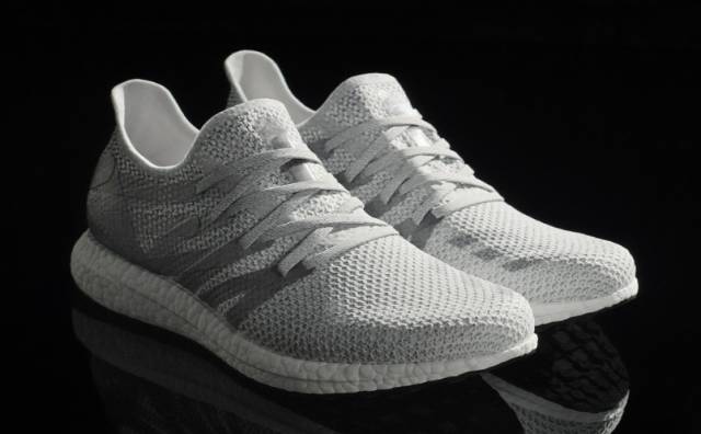 阿迪达斯高速工厂机器人造鞋全过程！ 