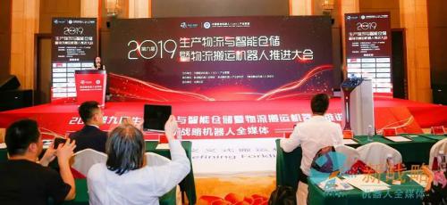 国自实车亮相 重磅发布 | SLIM，重新定义叉式搬运机器人