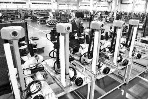 机器人“同事”让物流更高效