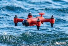 是的，你的无人机可以飞，但我的却可以在水下游泳