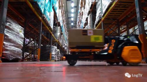 会“爬”的AGV诞生了！能从地板顺着货架爬到高层搬运货物……