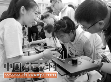 沈产水下机器人连续三年挑战马里亚纳海沟