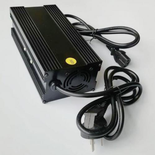 南京鹏图 700W系列机便携式充电机