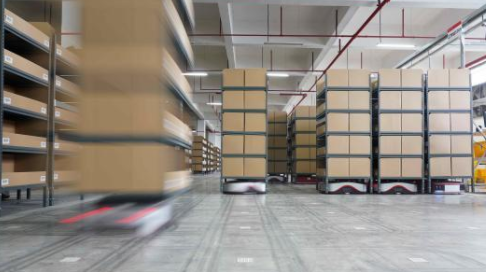 搬运机器人显“神威”