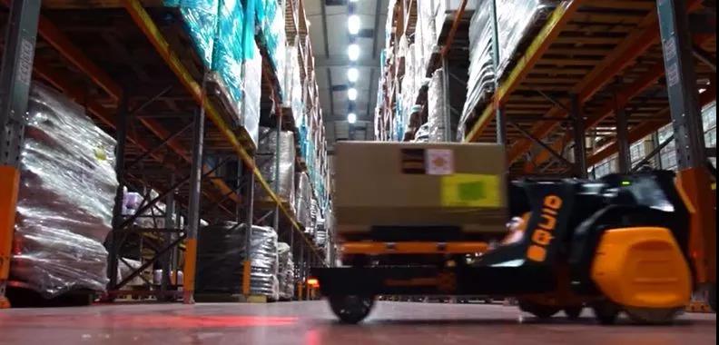 会“爬”的AGV诞生，能顺着货架爬到高层搬运货物……