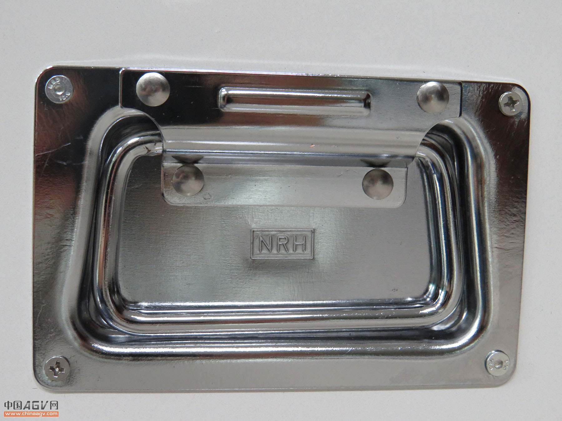 麦轮驱动背负辊筒式AGV