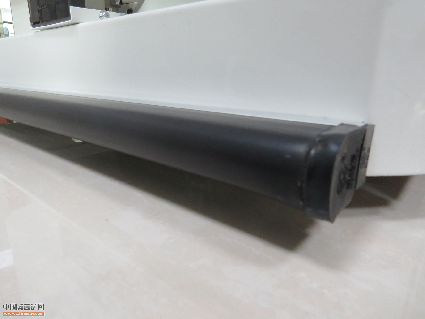 舵轮驱动背负举升式AGV