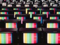 “IC、IP、IQ卡，统统告诉我密码！”“--无人机可能接管你家智能电视!