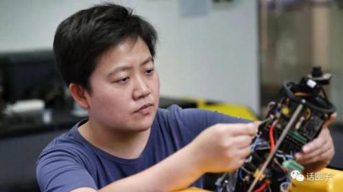 厉害了！这位在自家客厅创业的“张江女”，一路开挂，挑落一个个“小目标”，只为一圆水下机器人的国产梦