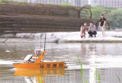水下无人船“下水”测量