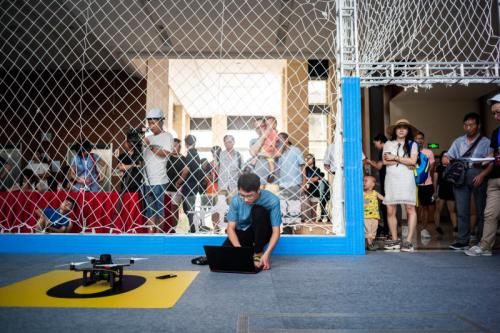 无人控制，放飞自我，全国人工智能无人机在上海交大PK