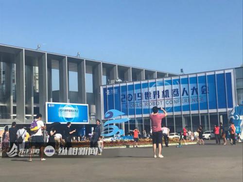 图集丨特种机器人亮相2019世界机器人大会，消防机器人抢眼