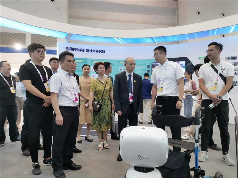 新松机器人：为经济赋能 为生活添彩——新松助力中科院展团亮相智博会