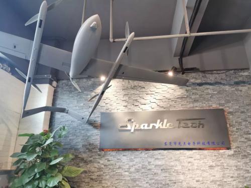 品质优先，服务至上-无人机万里行走进光点科技