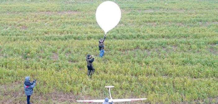 “高空作业”升空3万米发射固定翼无人机