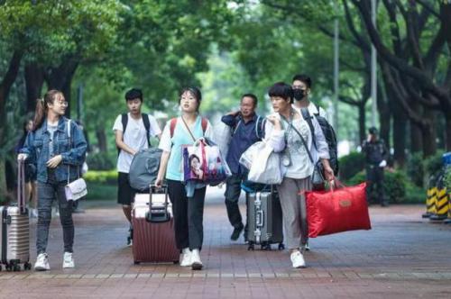 首次5G无人机直播！浙江万里学院开学报到有点潮