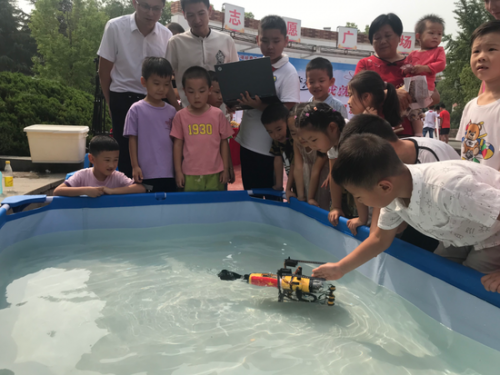 12岁男生要研发水下机器人维修管道