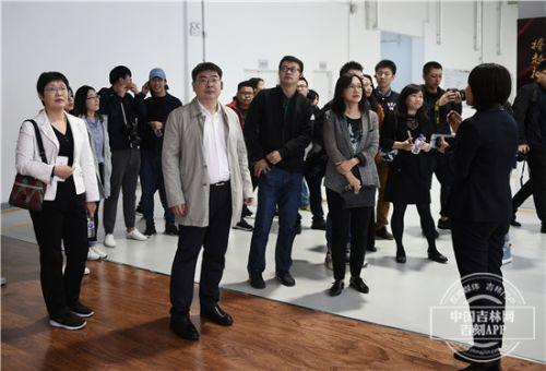 一汽红旗工厂采用RFID、AGV自动物流系统精准配送