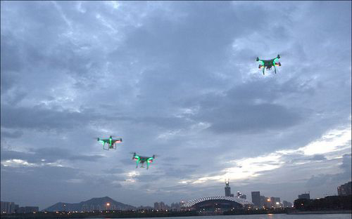 无人机空中巡视 厦门支起立体"防护网"保障景区秩序