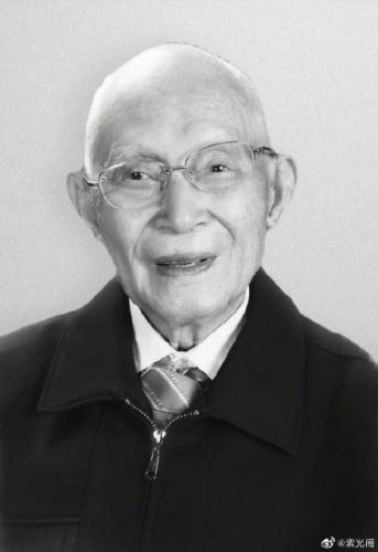 我国首架无人机研制者国庆当天去世 送别老人！