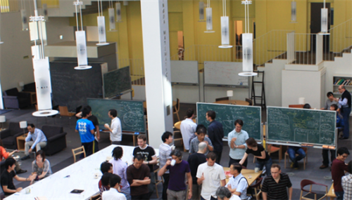 东京大学研发能够攀爬墙壁的自动驾驶车