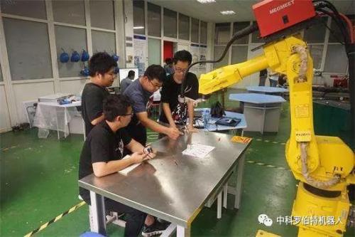 在智能工厂里，人依旧是工厂的核心