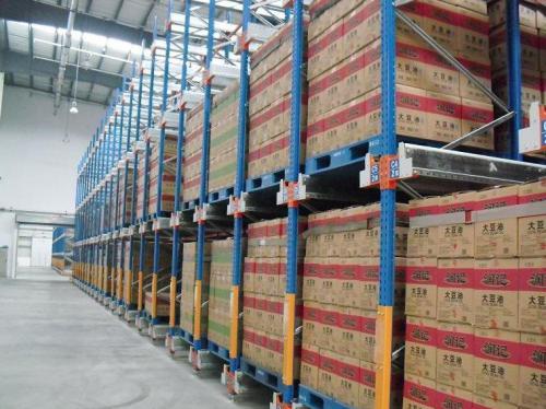 在密集化仓储系统中，货架是最重要的组成主体