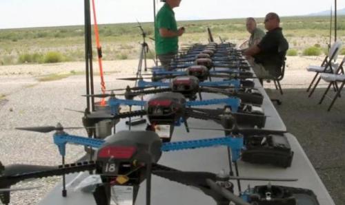 正面硬刚的无人机，执行自杀式任务，敌机坠毁自己还能回航