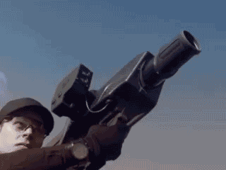 美军推出反无人机新武器，只需要几毫秒，就能摧毁一个无人机群