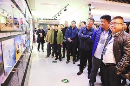 中国无人系统数字化经营峰会嘉宾考察营口市科技企业 