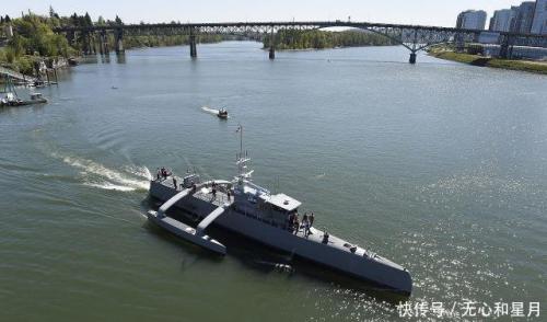 它是一艘自主无人船，是第三级的无人水面载具