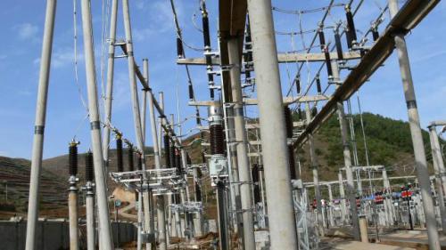 这一天终于来了！湖南变电站上空无人机盘旋，工作人员拍手叫好