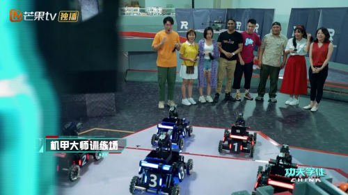 异国青年体验农业无人机,《功夫学徒》展中国无人机创新