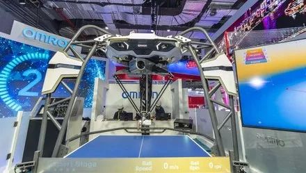 能打出旋转球！进博会明星产品欧姆龙乒乓球机器人强势回归