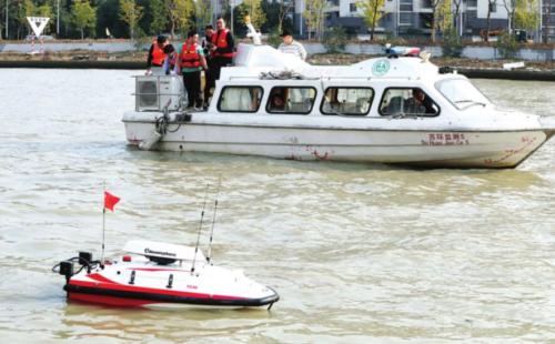 无人船下水护碧水 创新科技改变生活