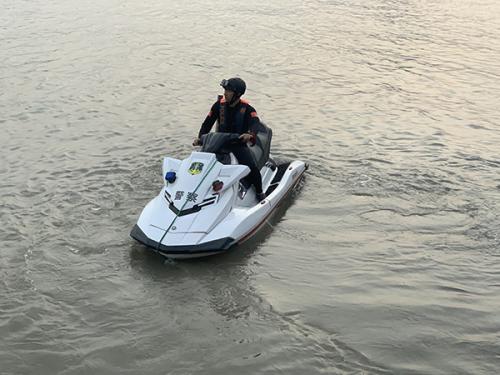 水上摩托艇、水下机器人……港航公安保障进博会有“黑科技”