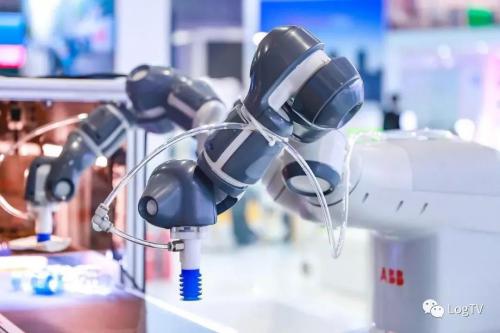 视频 | 入乡随俗？上海进博会的机器人，连垃圾分类都学会了