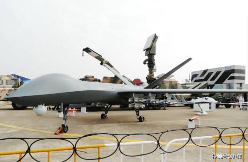 沙特将翼龙无人机飞丢，一小时后自己找了回来，美军都没这技术！