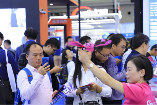 仿翼“出头鸟”亮相高交会 人工智能制造商业化一次成功探索