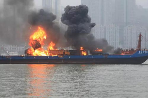 【演习】两船相撞、人员落水……三峡库区上演“沙场秋点兵”