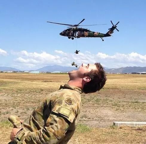 无人车和无人机的区别是……