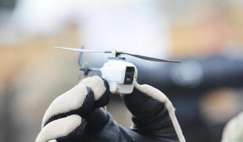 美军纳米无人机投入战场，肉眼极难发现，价格比彩虹4便宜数倍