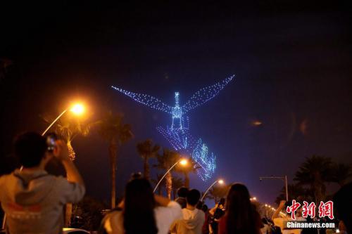 厦门1200架无人机表演百变造型 迎接金鸡百花电影节